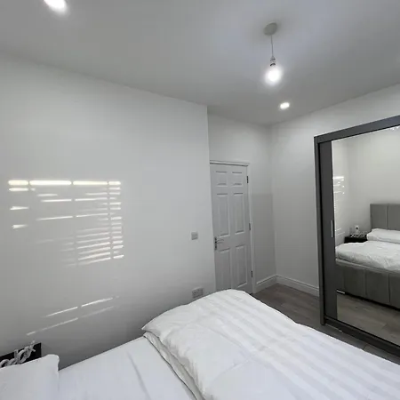 F3, Luxury Flat Close To Ilford. Sel Ilford