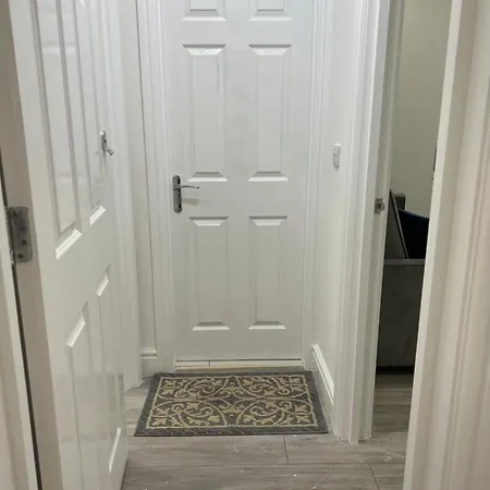 F3, Luxury Flat Close To Ilford. Sel Apartment