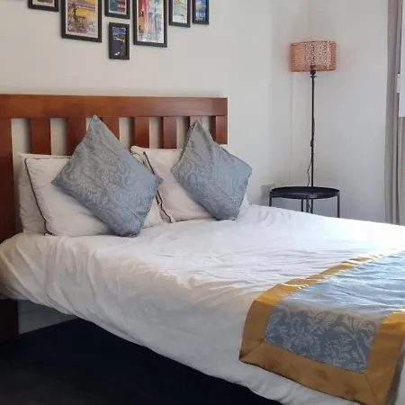 Spacious 5 Min Walk To Leytonstone Underground Station And 5 Stops To Zone 1