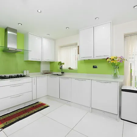 Barking Haven Retreat - Airport - Parking - Train Station Holiday home *