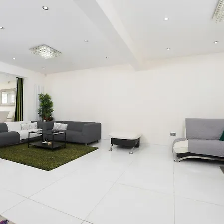 Barking Haven Retreat - Airport - Parking - Train Station Holiday home Barking (Greater London)