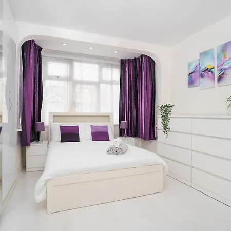 Barking Haven Retreat - Airport - Parking - Train Station Holiday home *
