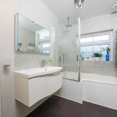 Holiday home Barking Haven Retreat - Airport - Parking - Train Station