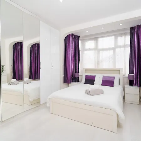 Barking Haven Retreat - Airport - Parking - Train Station Holiday home Barking (Greater London)