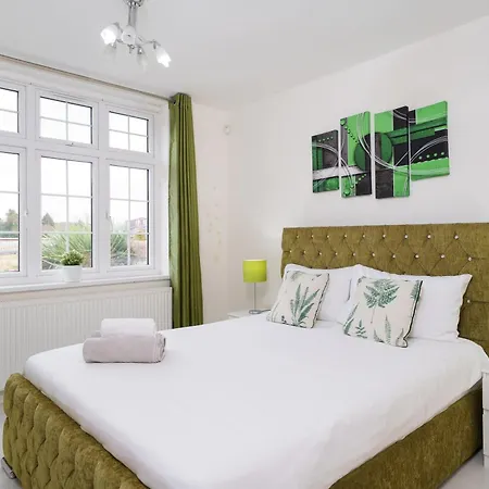 Barking Haven Retreat - Airport - Parking - Train Station *