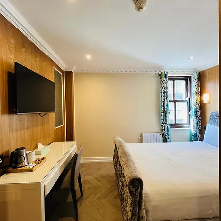 Hotel Cheshire 3*