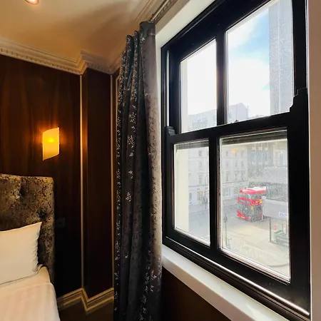 Cheshire 3* London