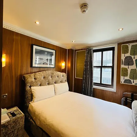 Hotel Cheshire 3*