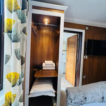 Cheshire Hotel 3*