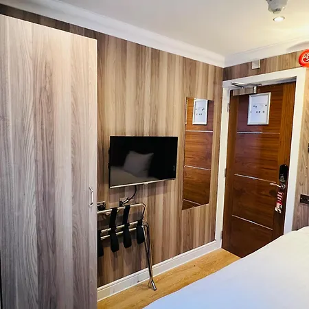 Cheshire Hotel London