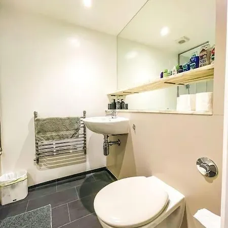 Apartment Central + Gym + Pool + Parking *