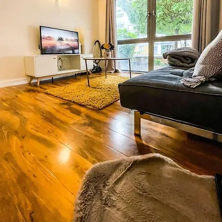 Central + Gym + Pool + Parking * London