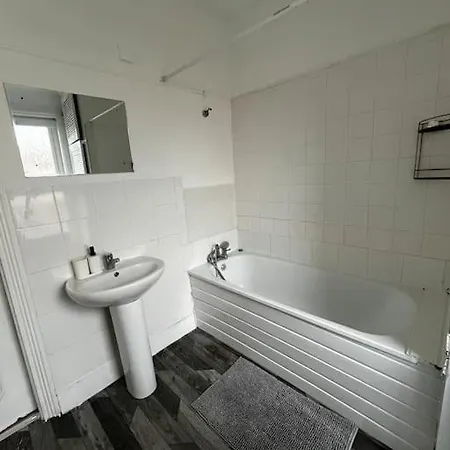 Cosy One-bedroom Furnished Flat! *