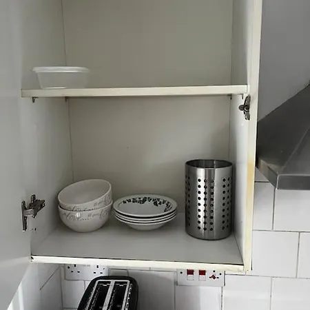 Apartment Cosy One-bedroom Furnished Flat! *