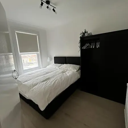Cosy One-bedroom Furnished Flat! *