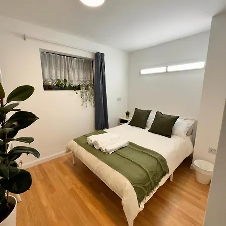 Luxury In Cross Harbour *