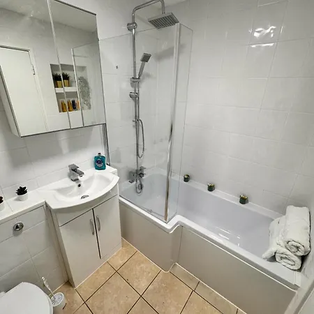 Guest house Luxury In Cross Harbour