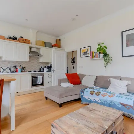 Stylish Bohemian 2bd Flat Mile End Park!