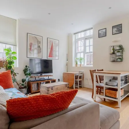 Stylish Bohemian 2bd Flat Mile End Park! Apartment *