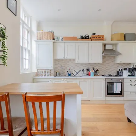 Stylish Bohemian 2bd Flat Mile End Park! Apartment