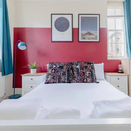 Stylish Bohemian 2bd Flat Mile End Park!