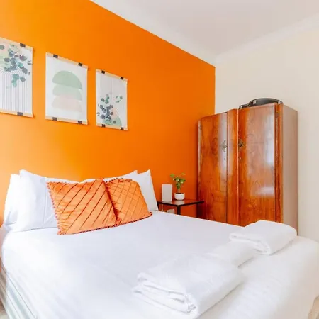 Apartment Stylish Bohemian 2bd Flat Mile End Park!