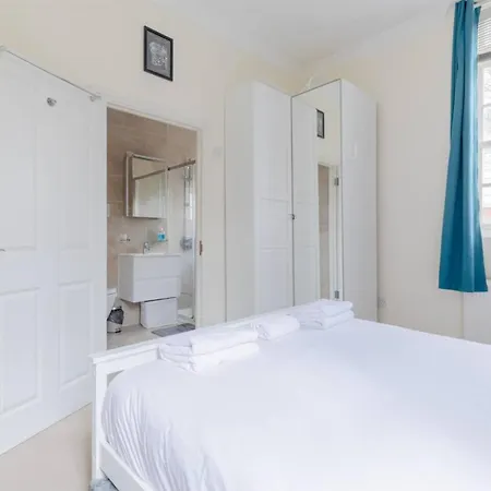 Apartment Stylish Bohemian 2bd Flat Mile End Park!