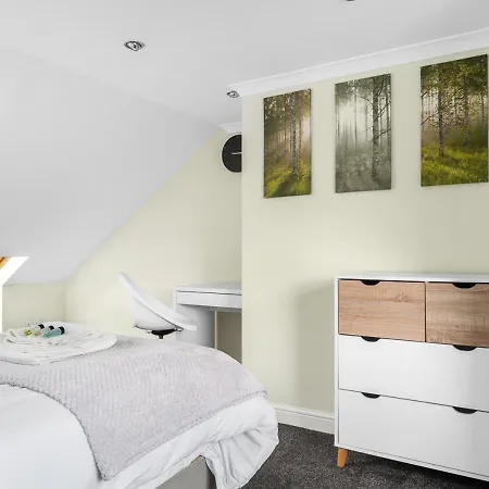 Uksas Two Bed Flat Park Front Apartment *
