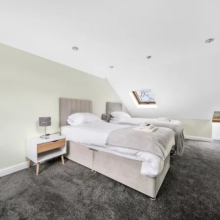 Apartment Uksas Two Bed Flat Park Front