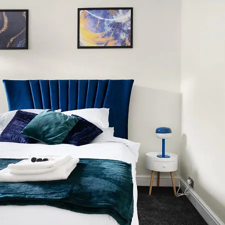 Apartment Uksas Two Bed Flat Park Front London