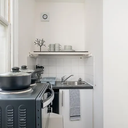 Heart Of Dalston- Trendy Compact Studio Flat
