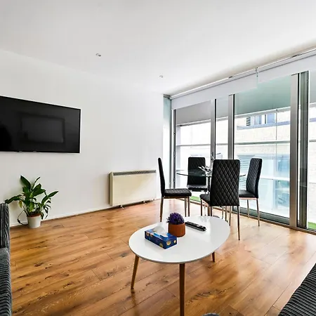 Apartment Lovely 2-Bed, Sleeps 6, Near Stratford Station & Abba Voyage,