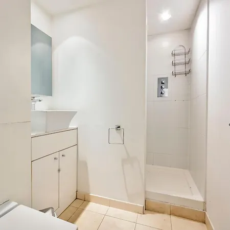 Lovely 2-Bed, Sleeps 6, Near Stratford Station & Abba Voyage, Apartment *
