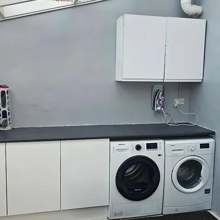 Cosy Family Apartment London