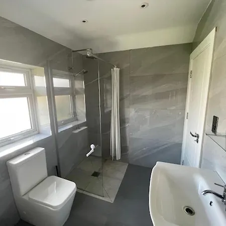 1bedhouse- London-sleeps 4- Close To Attractions Holiday home London