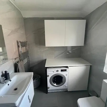 Holiday home 1bedhouse- London-sleeps 4- Close To Attractions London