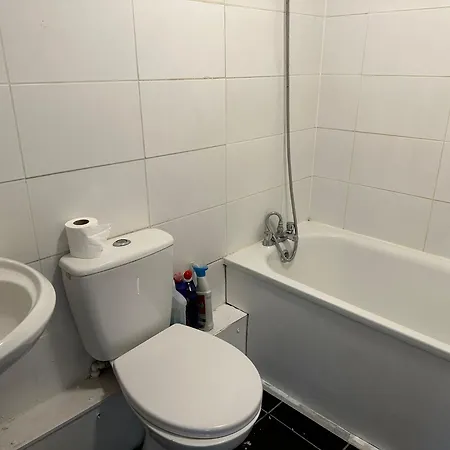 Apartment The Big 3 Bedroom House 2 Bathrooms London