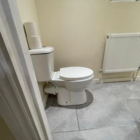 The Big 3 Bedroom House 2 Bathrooms Apartment