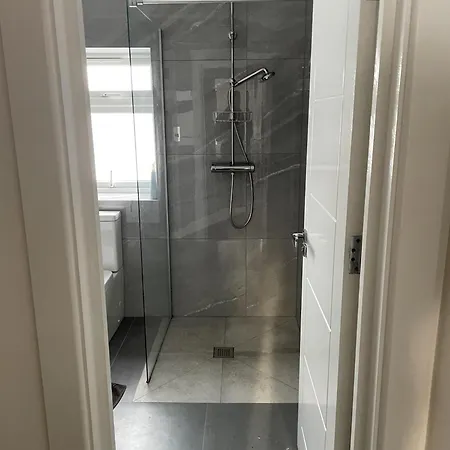 1bedhouse- London-sleeps 4- Close To Attractions Holiday home
