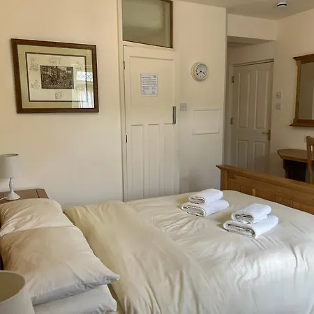 Bed & Breakfast Oakwood Heathrow 2*