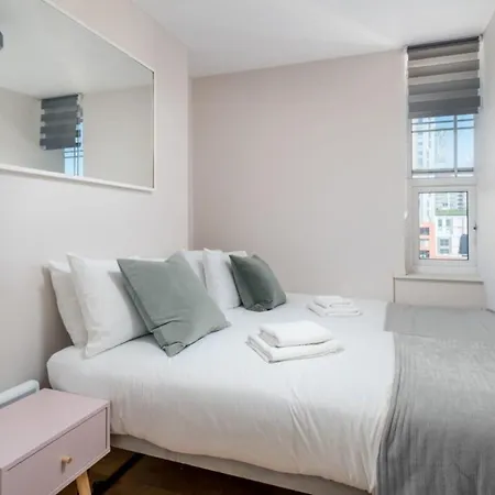 Of - Lovely Two Bedroom Apartment *