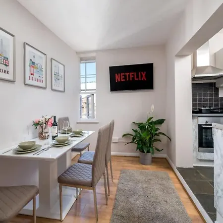 Of - Lovely Two Bedroom Apartment London
