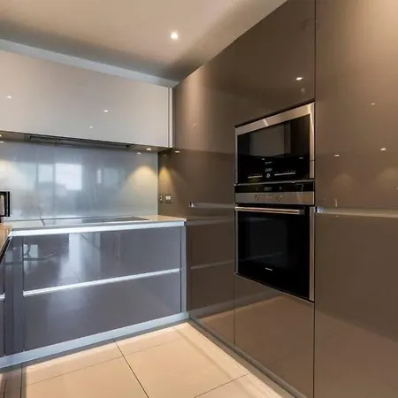 1 Bedroom Penthouse Flat In East Apartment *