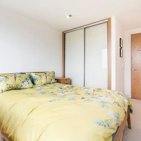 1 Bedroom Penthouse Flat In East Apartment *