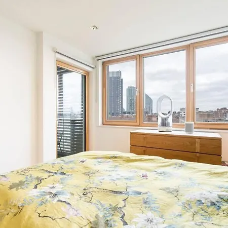 Apartment 1 Bedroom Penthouse Flat In East London