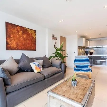 Apartment 1 Bedroom Penthouse Flat In East *