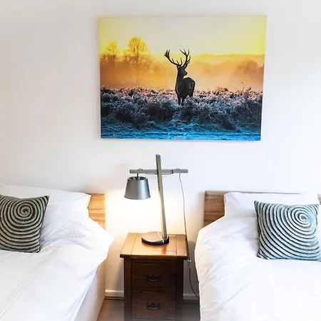 Modern Central Family-home For 6 London