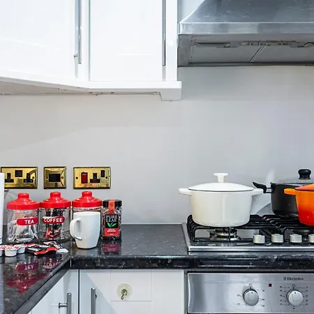 2 Bedroom By Av Short Lets Southwark With Free Wifi Londýn