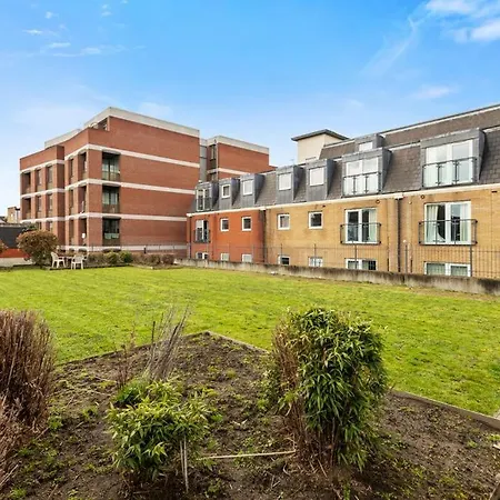 Spacious 5 Min Walk To Leytonstone Underground Station And 5 Stops To Zone 1 London