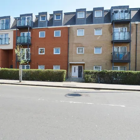Spacious 5 Min Walk To Leytonstone Underground Station And 5 Stops To Zone 1